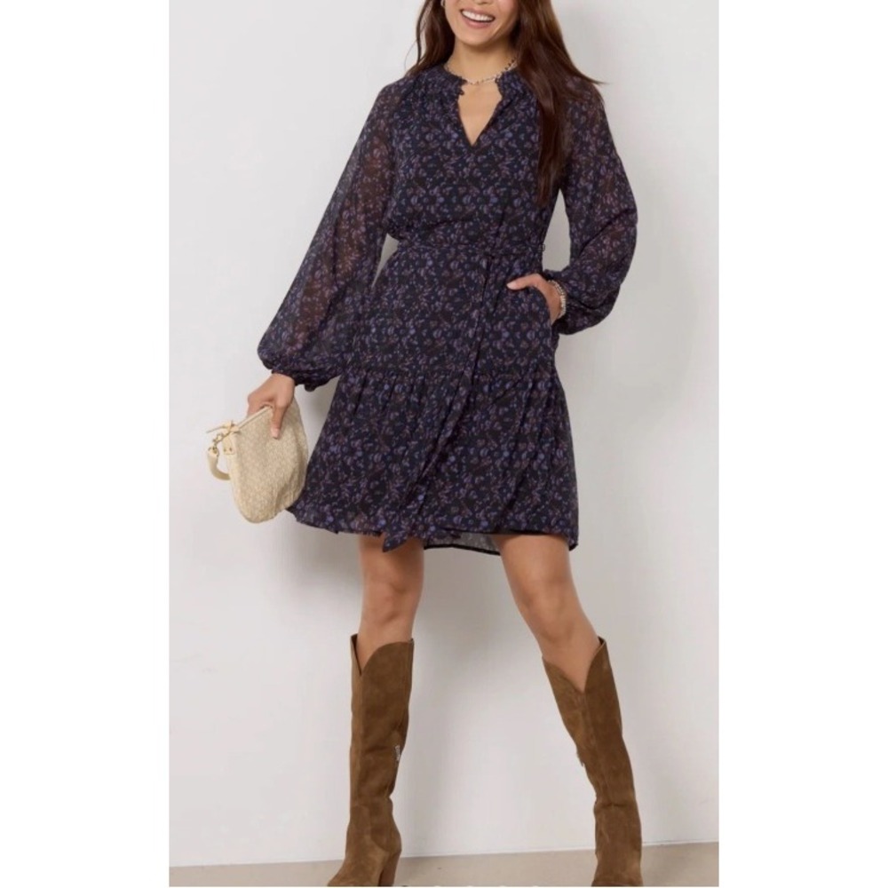 NEW Evereve Hollis Dress Medium Flowy Ruffle Hem Puff Sleeve in Black Purple